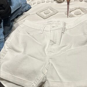 Old Navy Women's Crisp White Jean Shorts